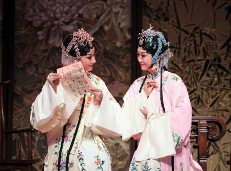 隔帘误作梅花嗅,那识香从咏雪来什么意思