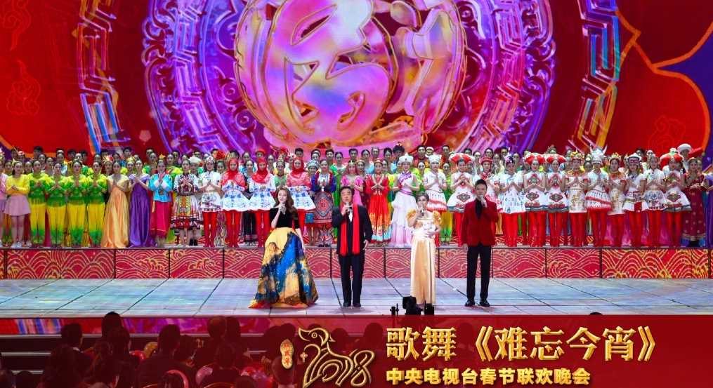 难忘今宵词曲作者究竟是谁?百度百科里面说的和配图自相矛盾。。。