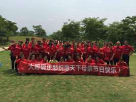 大妈跳广场舞被泼粪