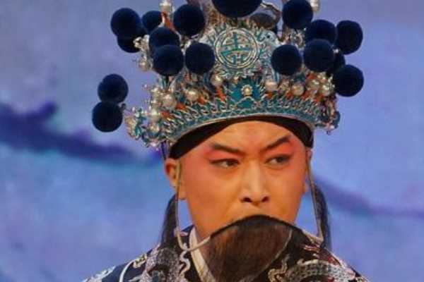 请懂京剧的高手介绍一些京剧的西皮流水、西皮快板、西皮二六、二簧快三眼的唱段,总之是快节奏的京剧唱段