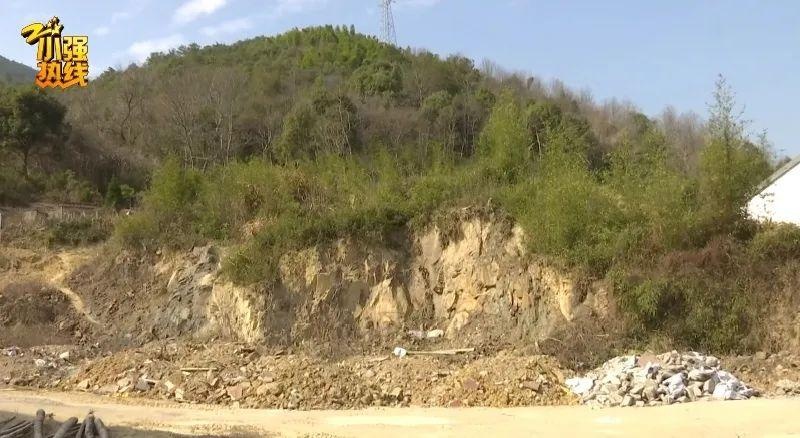 杭州拆迁户搬新房,走进小区吓懵了:有12座坟墓